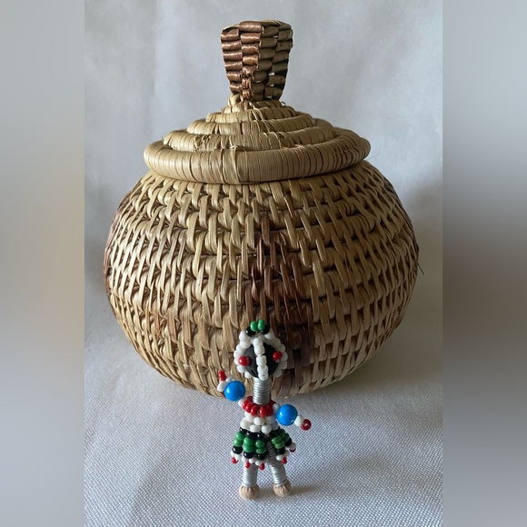 Hand Woven Native American Lidded Basket and Seed Bead Brooch - Picture 7 of 8